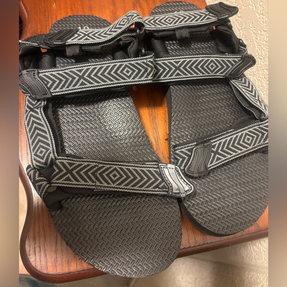 5/$25 Black Ozark Trail sandals‎